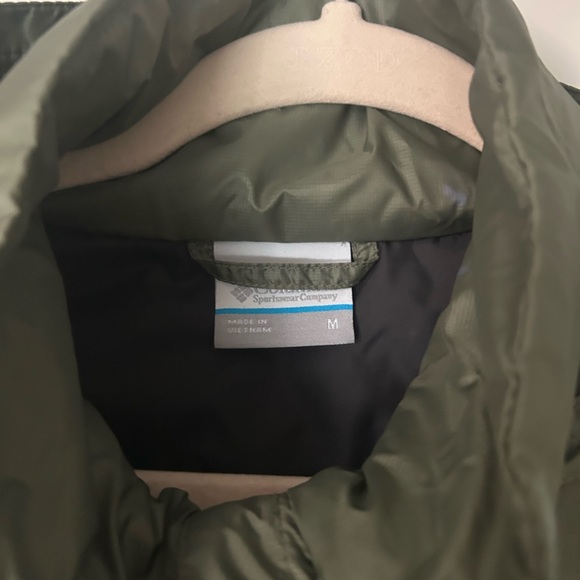 Columbia Olive Green Quilted Vest with hood - Picture 2 of 3